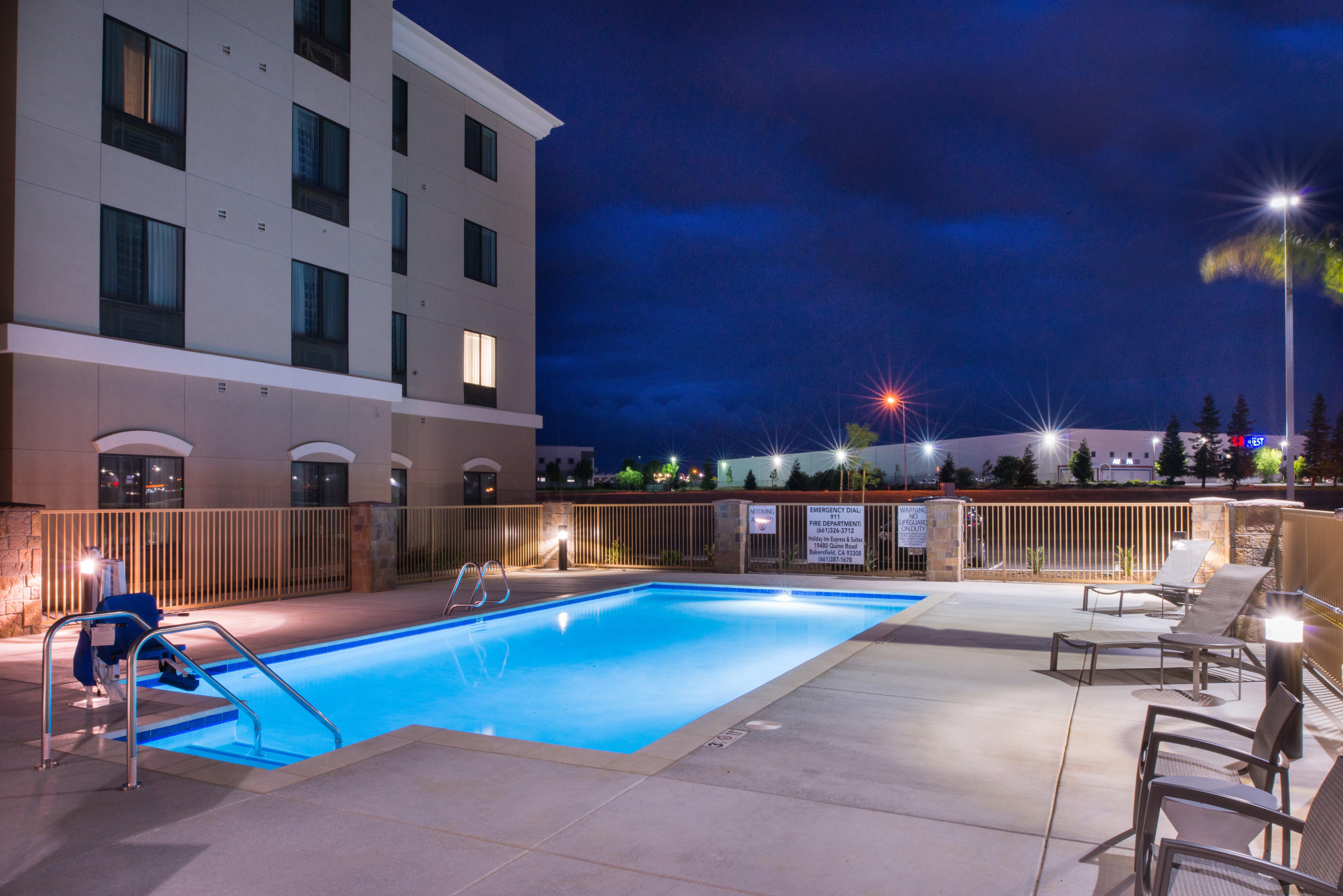 Holiday Inn Express & Suites Bakersfield Airport By Ihg Екстер'єр фото