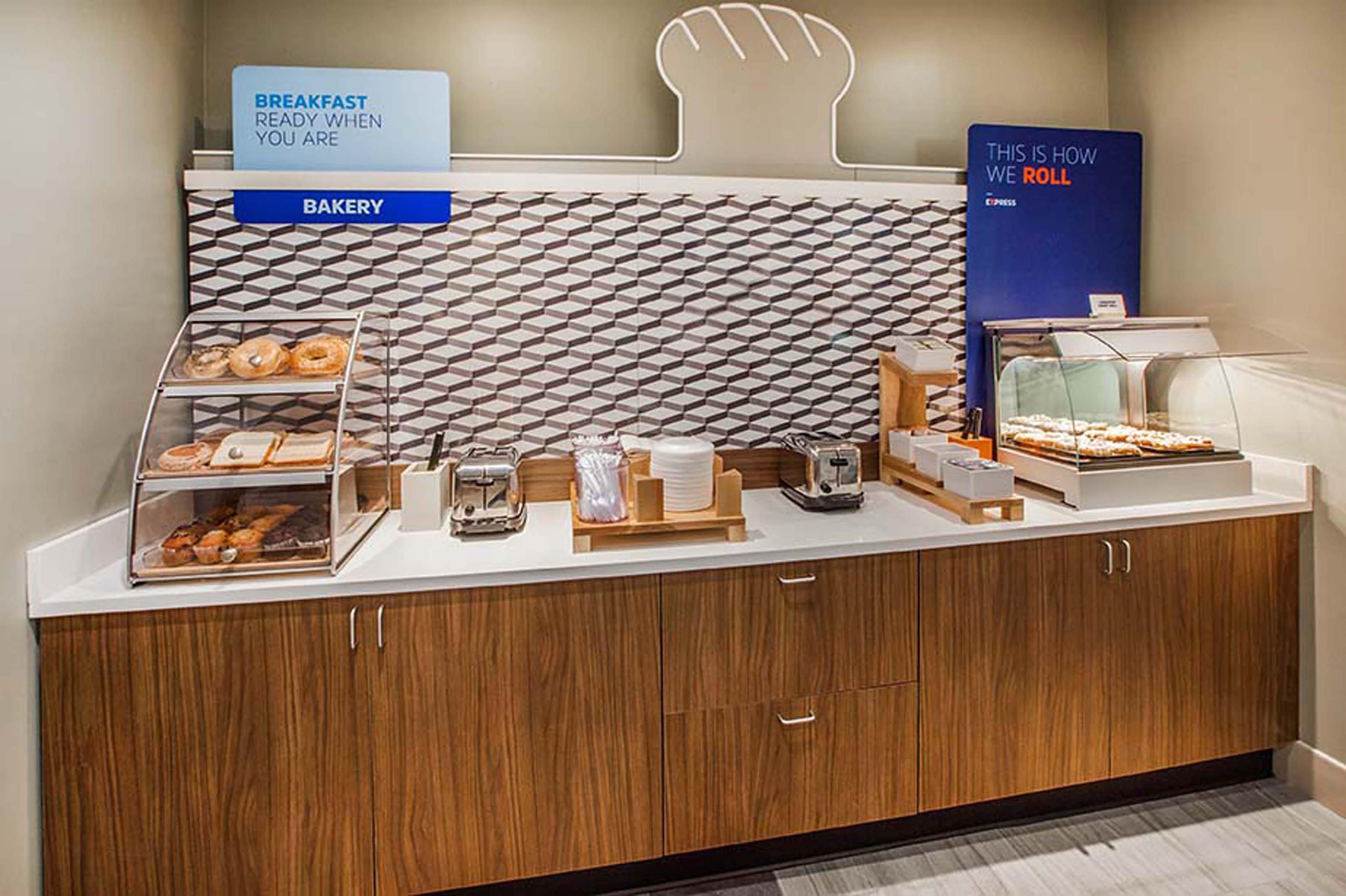 Holiday Inn Express & Suites Bakersfield Airport By Ihg Екстер'єр фото