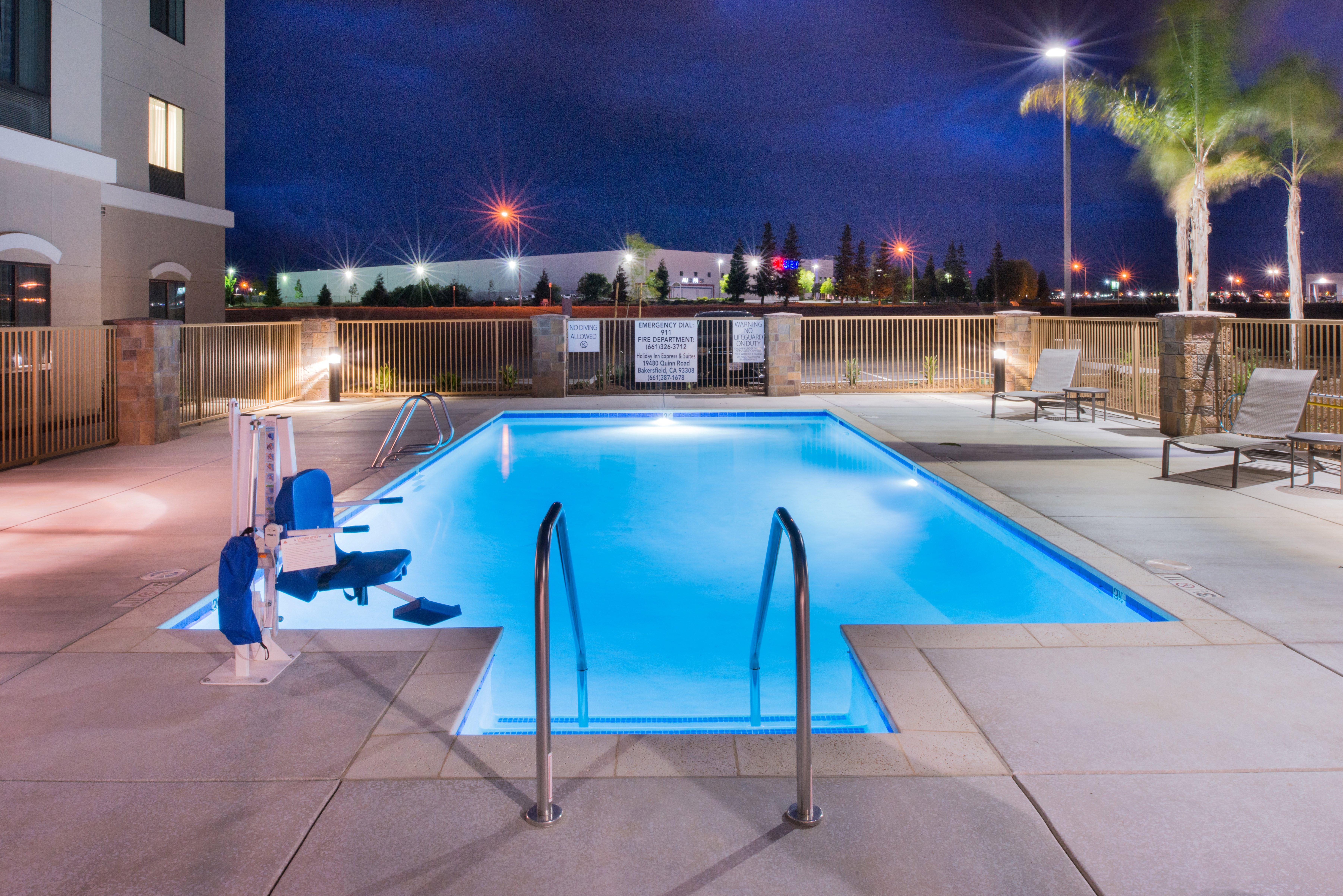 Holiday Inn Express & Suites Bakersfield Airport By Ihg Екстер'єр фото