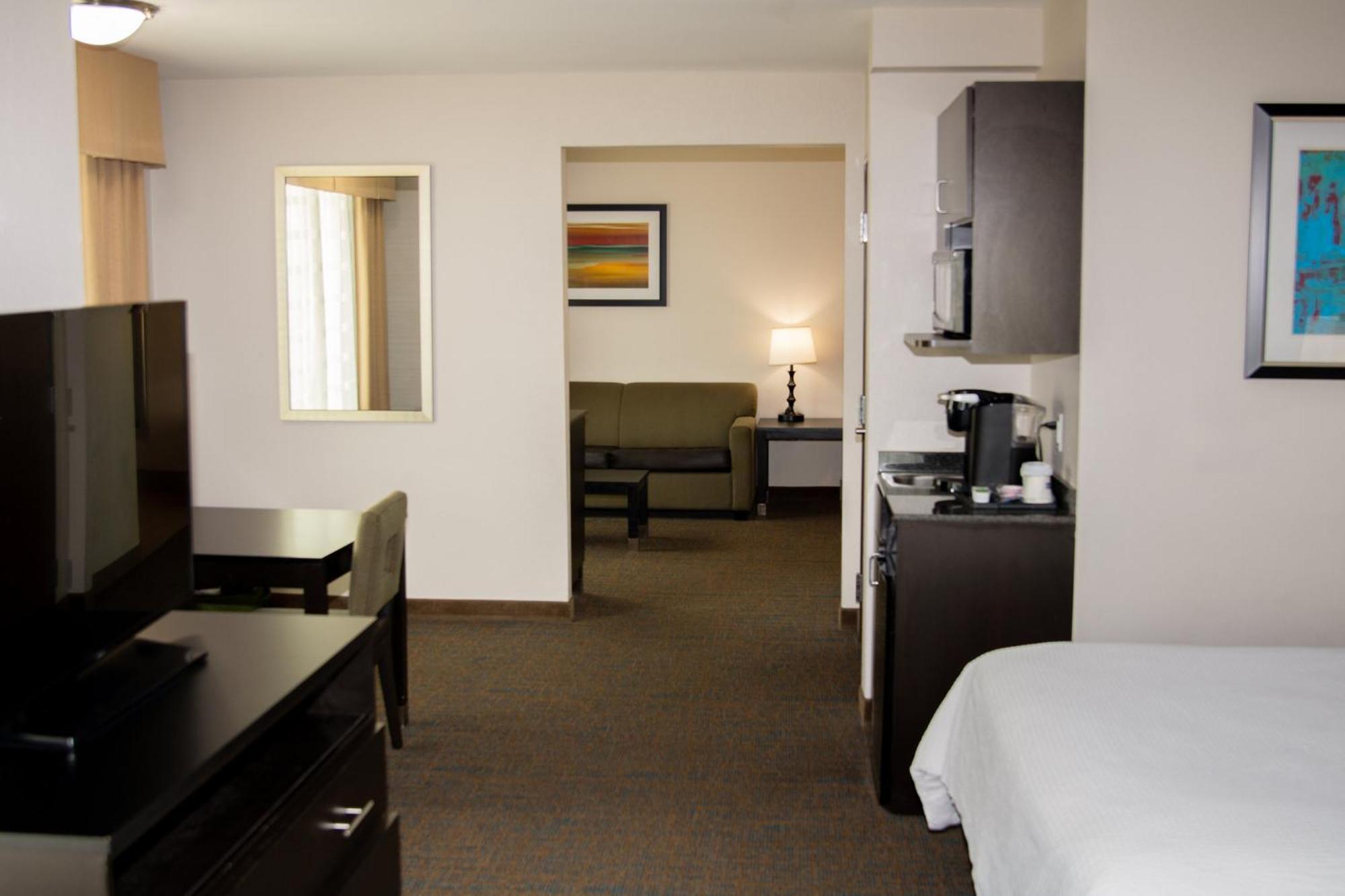 Holiday Inn Express & Suites Bakersfield Airport By Ihg Екстер'єр фото
