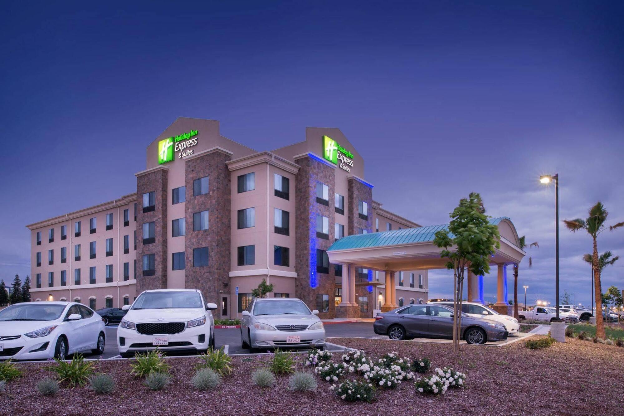 Holiday Inn Express & Suites Bakersfield Airport By Ihg Екстер'єр фото